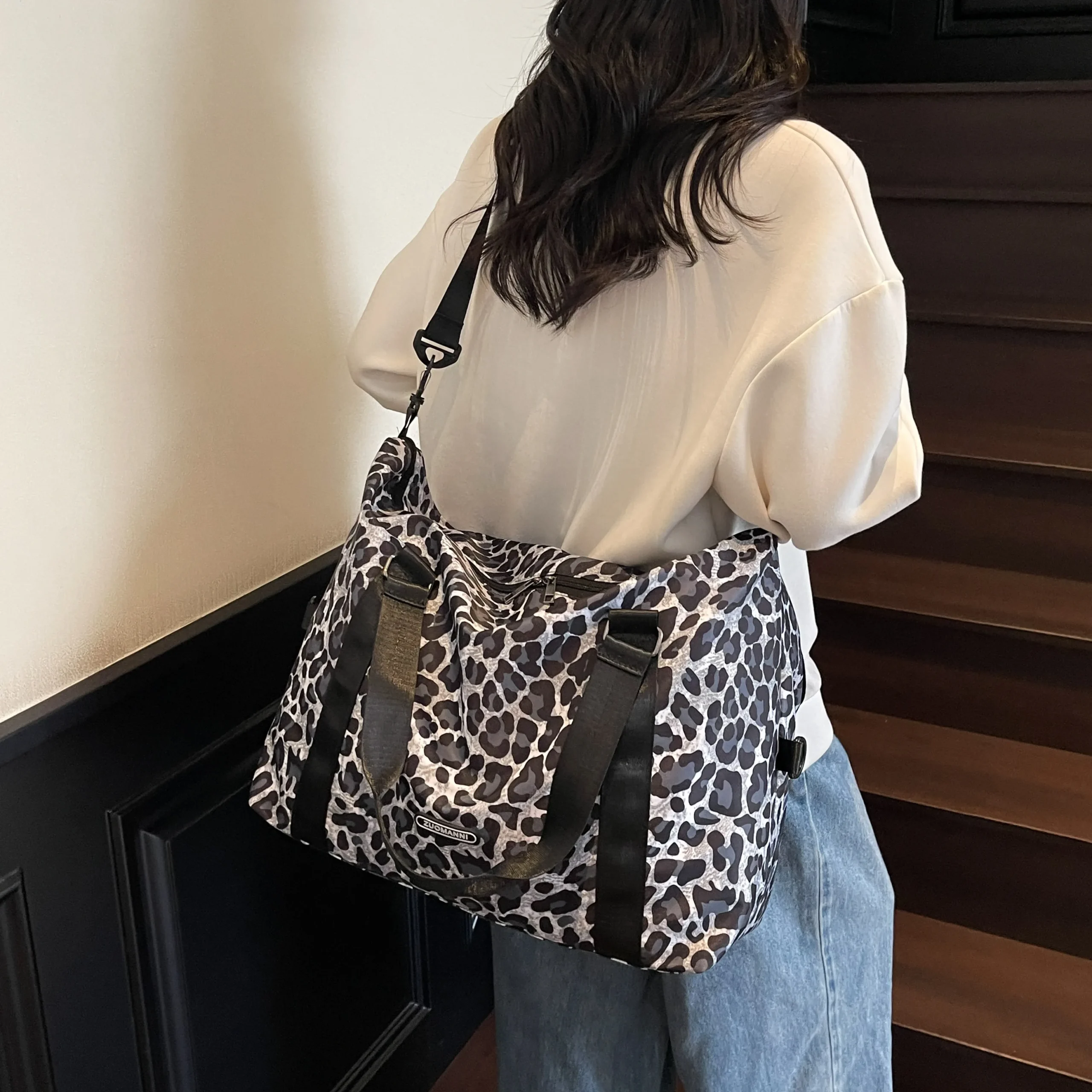 sac sportif léopard blanc