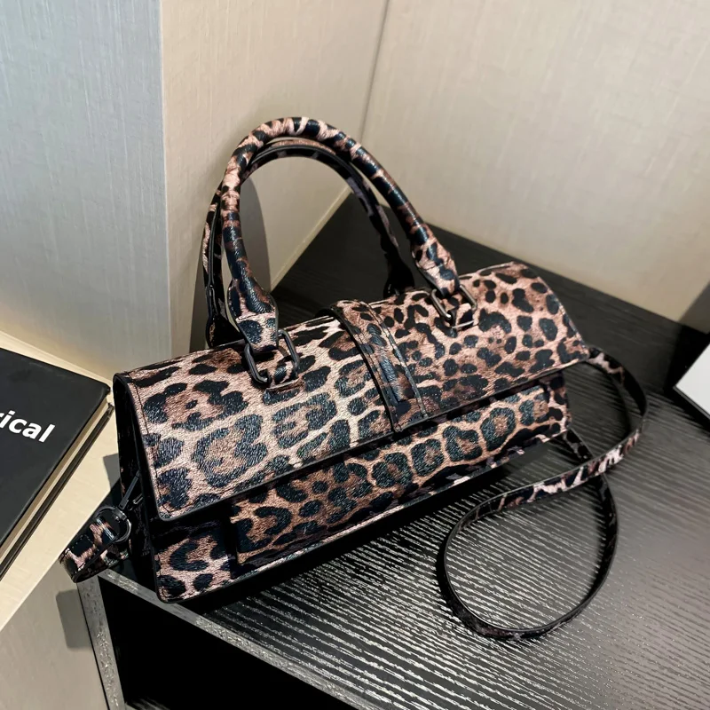 sac a main bandoulière léopard