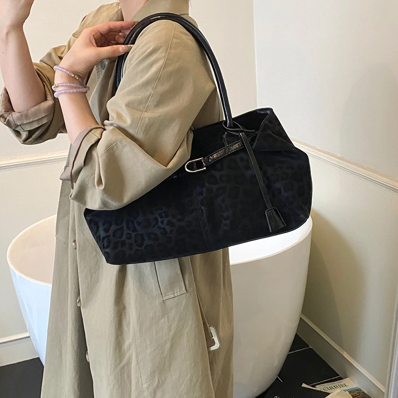 Élégant sac à bandoulière léopard