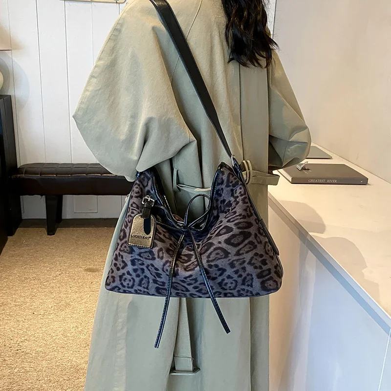 sac bandoulière léopard gris