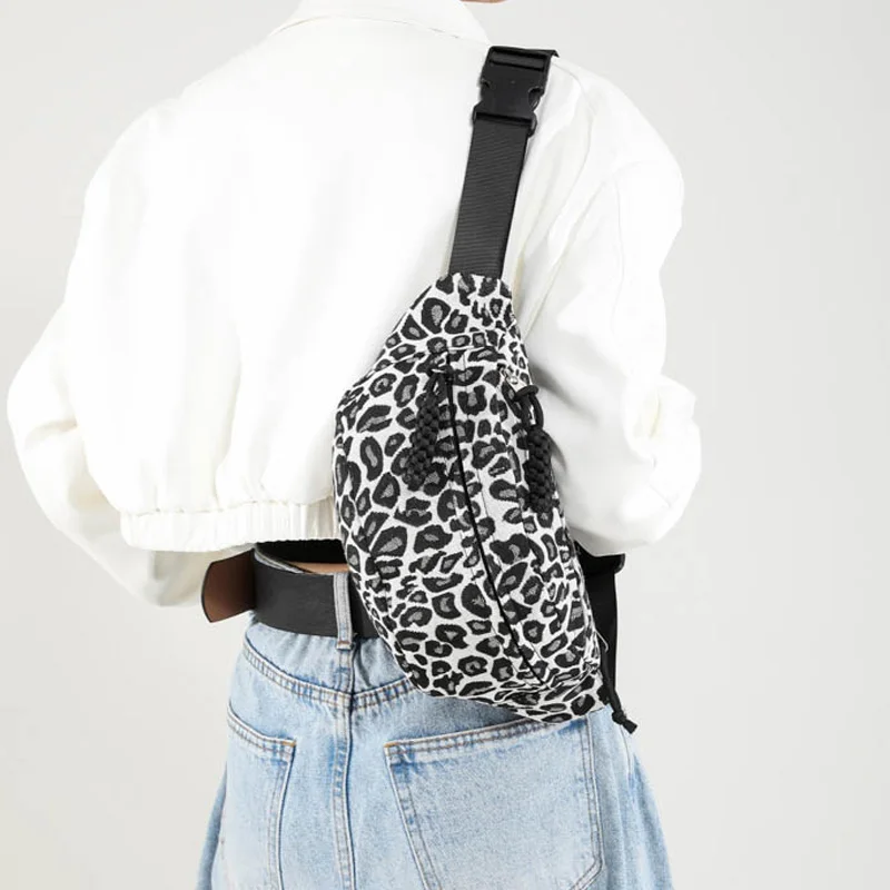 sac banane blanc motif léopard