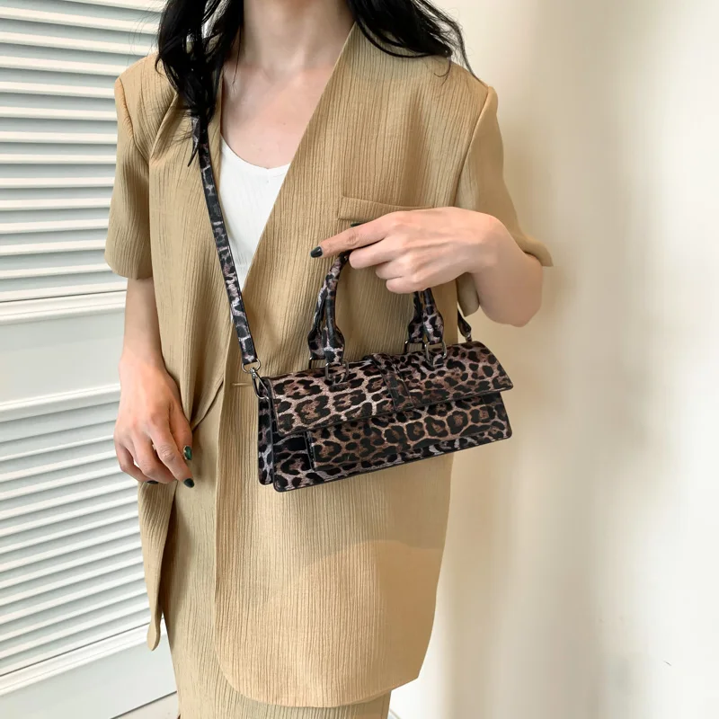 sac léopard avec bandoulière