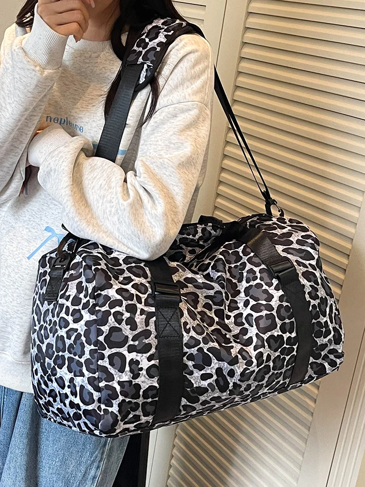 Sac de sport léopard Noir – Image 3