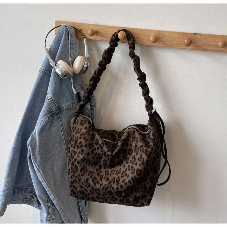 sac bandoulière léopard élégant