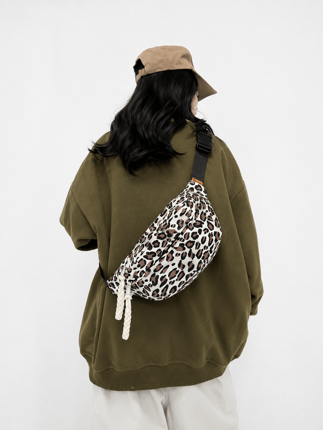 Sac banane léopard femme blanc en nylon et polyester – avec poches intérieure et extérieure, fermeture zippée – Image 3