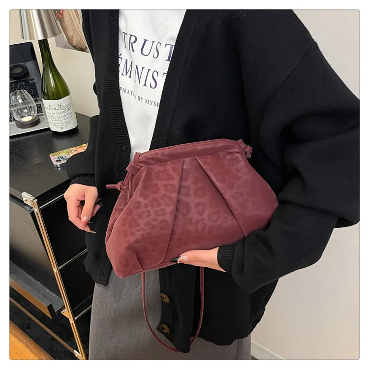 Sac bandoulière léopard femme rouge en polyester – Image 4