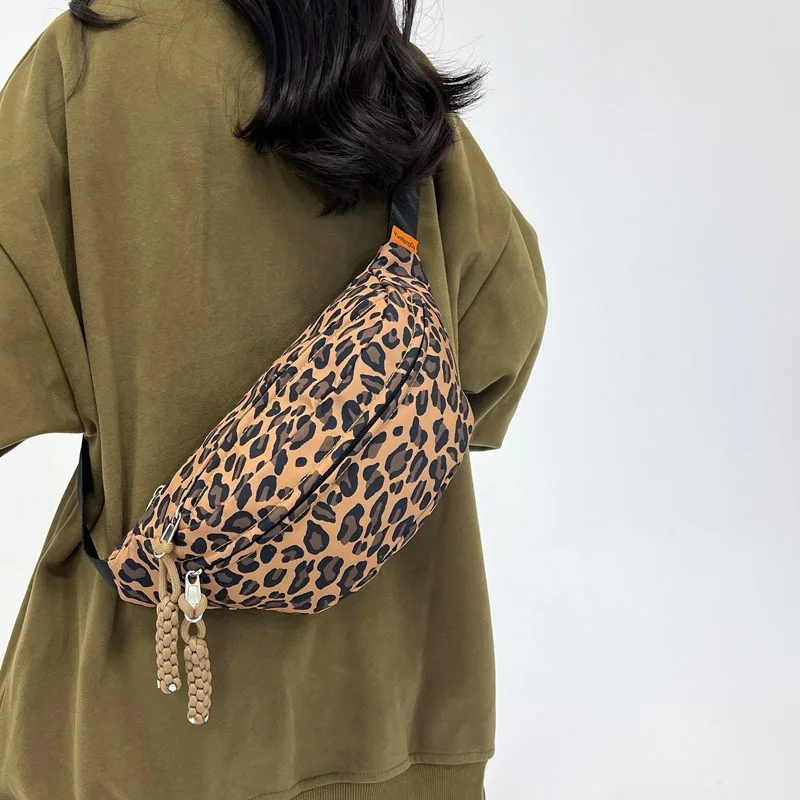 sac banane motif léopard élégant