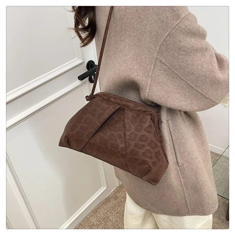Sac bandoulière léopard femme café en polyester – Image 4