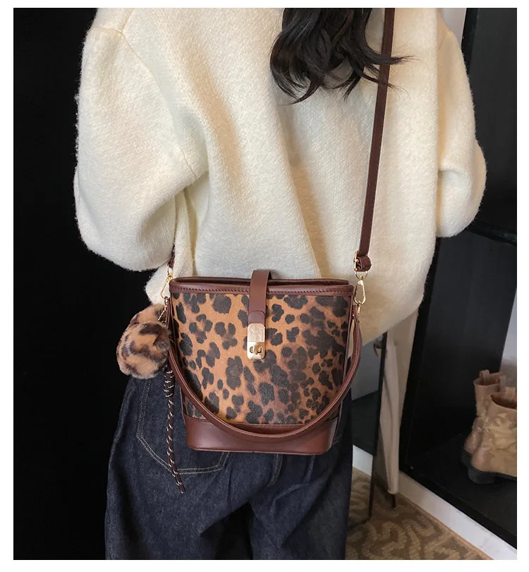 Sac à main bandoulière léopard femme marron foncé en polyester – avec poche intérieure zippée, fermeture zippée – Image 2
