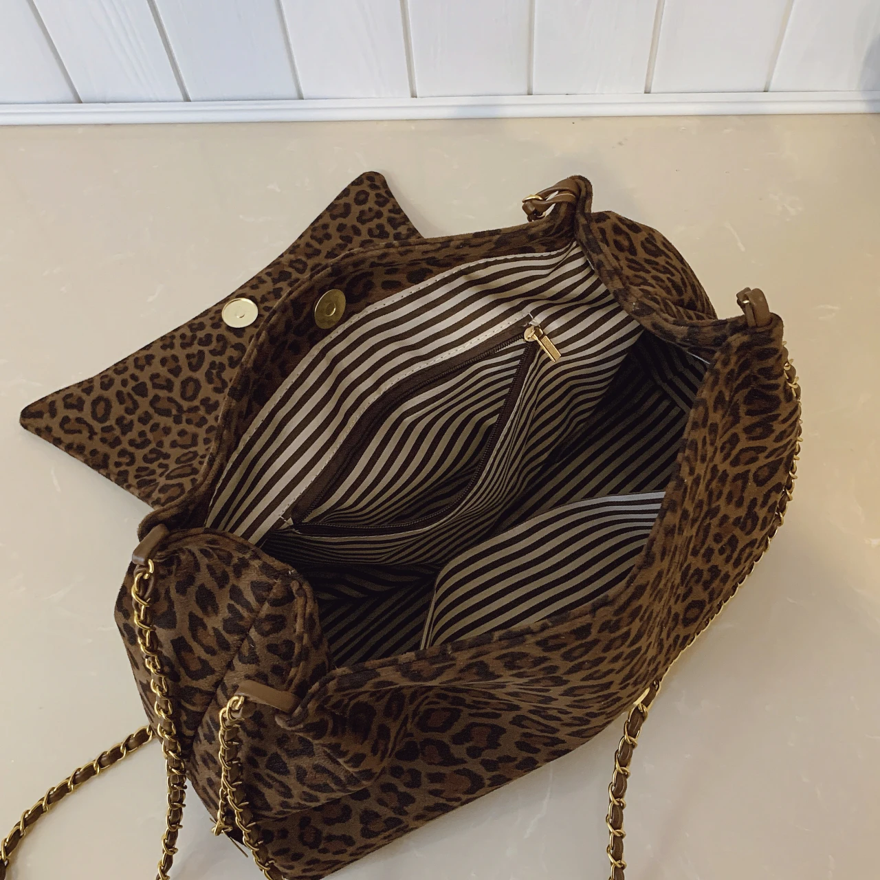 Sac à main bandoulière léopard femme marron en polyester – dimensions 19 cm × 34 cm × 14 cm, fermeture zippée – Image 4