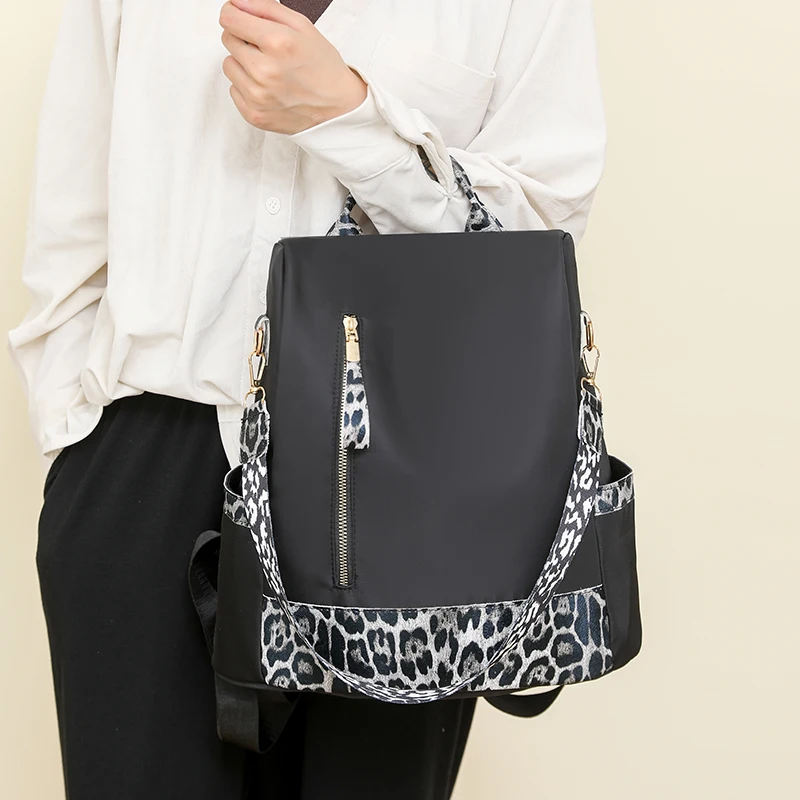 Sac à dos léopard femme noir en nylon et polyester – avec compartiments – Image 2