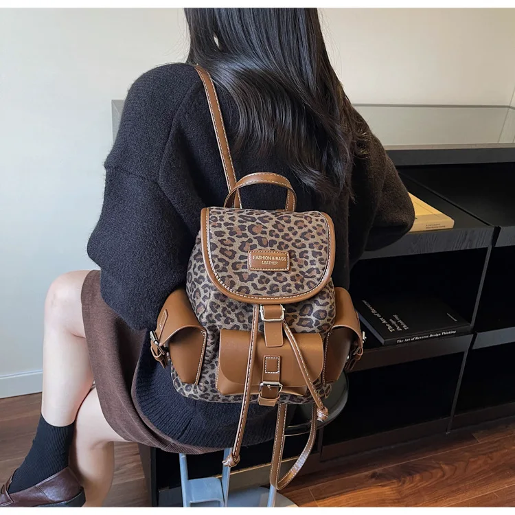 Sac à dos léopard femme marron – fermeture zippée – Image 4