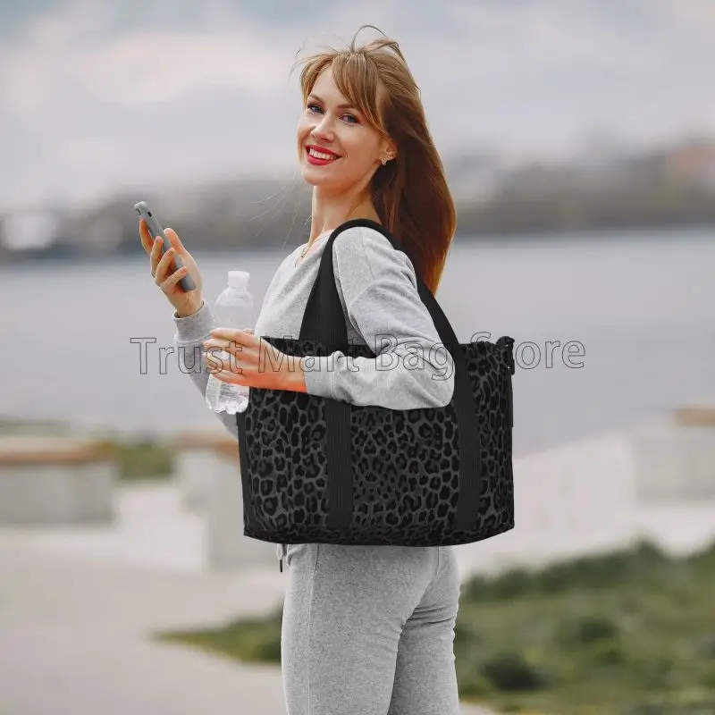 Sac de sport léopard unisexe noir en polyester – Image 3