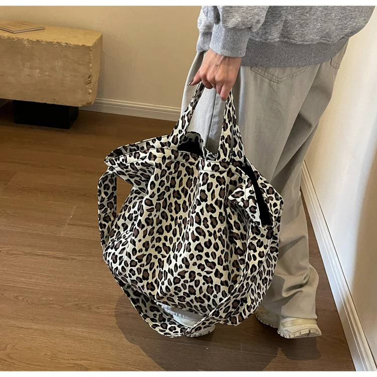 Sac cabas léopard femme blanc en toile polyester – avec poche intérieure pour téléphone – Image 4