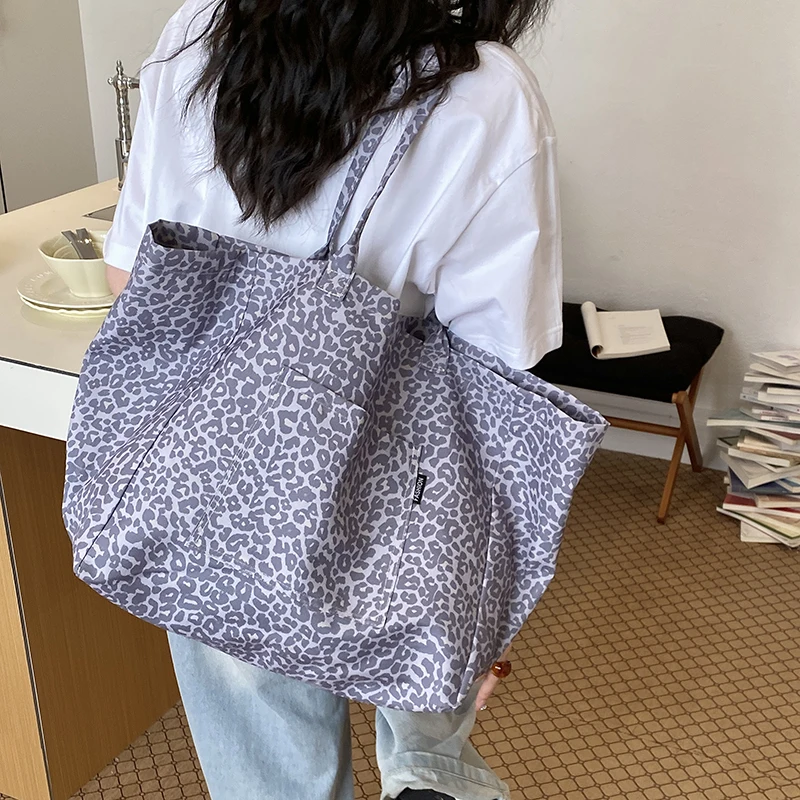 Sac cabas léopard femme violet en toile polyester – avec poche intérieure pour téléphone – Image 2