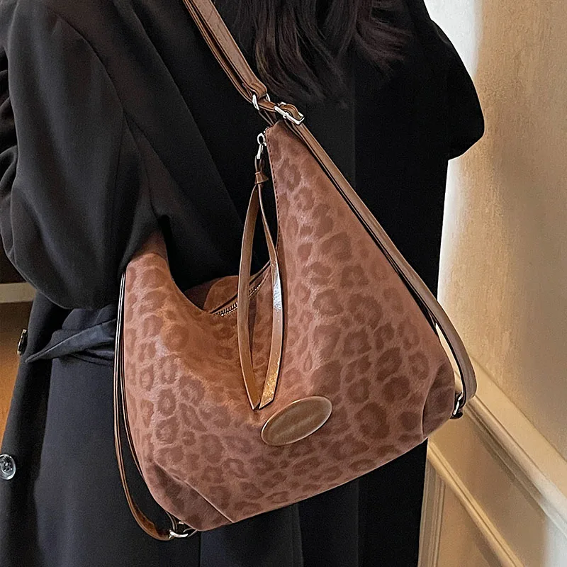 Sac à dos léopard femme marron – avec bretelles ergonomiques, avec poche intérieure zippée – Image 3