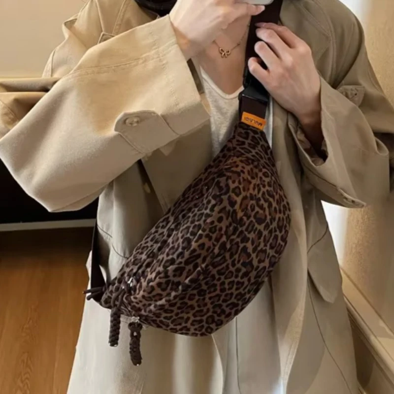 Sac banane léopard unisexe café en polyester – Image 3