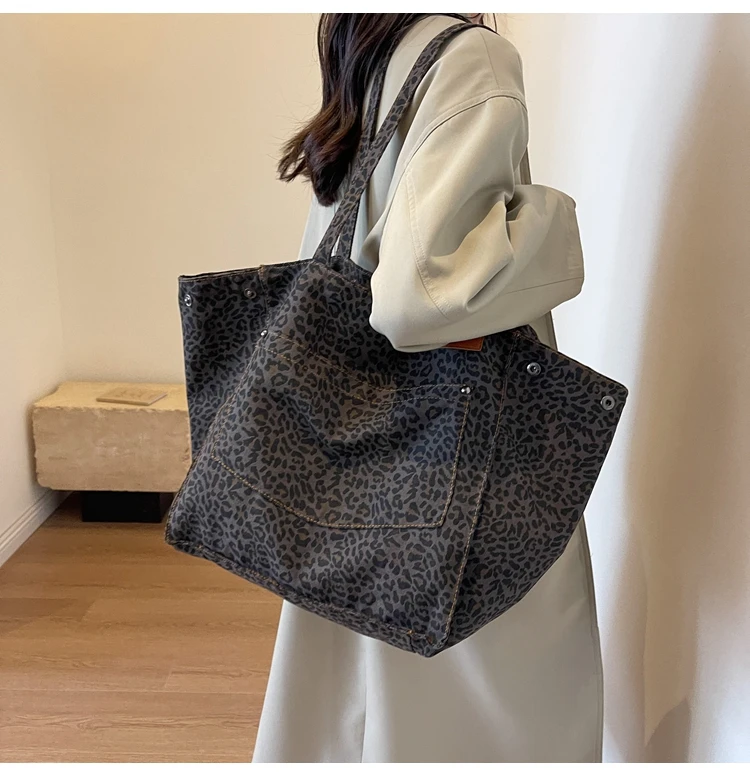 Sac cabas léopard femme noir en toile polyester – avec poche intérieure pour téléphone – Image 2