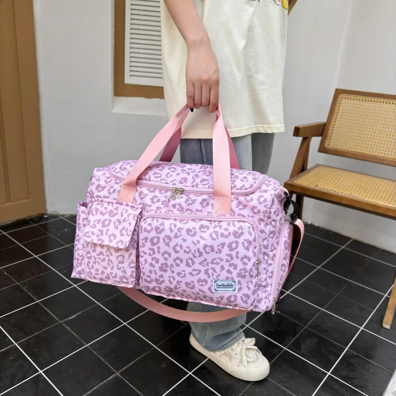 Sac de sport léopard unisexe rose en nylon et polyester – dimensions 11 cm × 18,89 cm × 10,02 cm, avec compartiments – Image 2