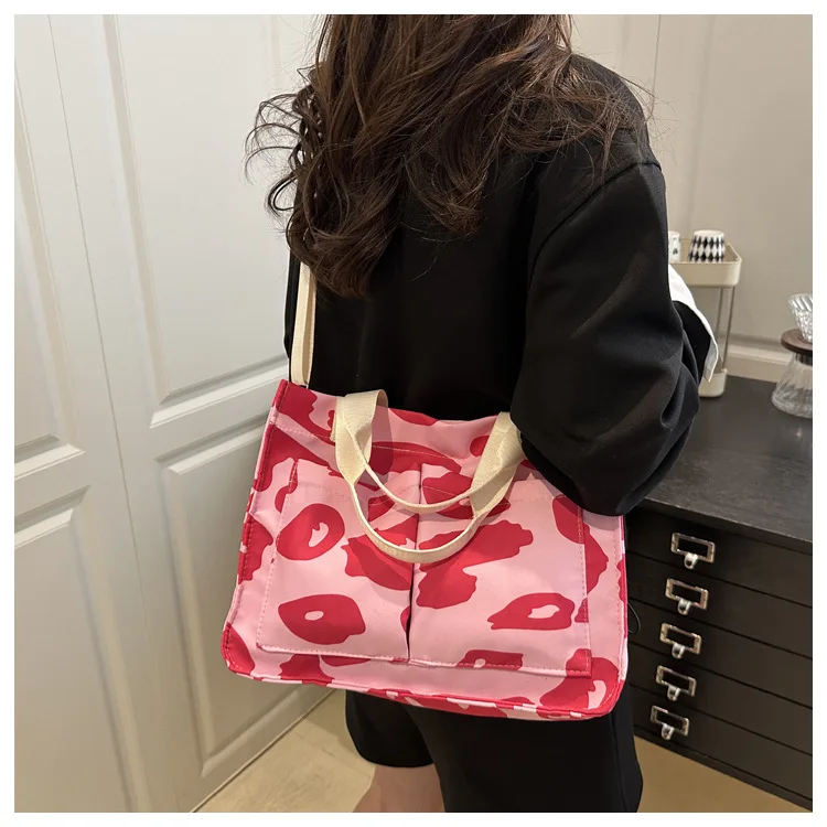 Sac de sport léopard unisexe rose – fermeture zippée – Image 3