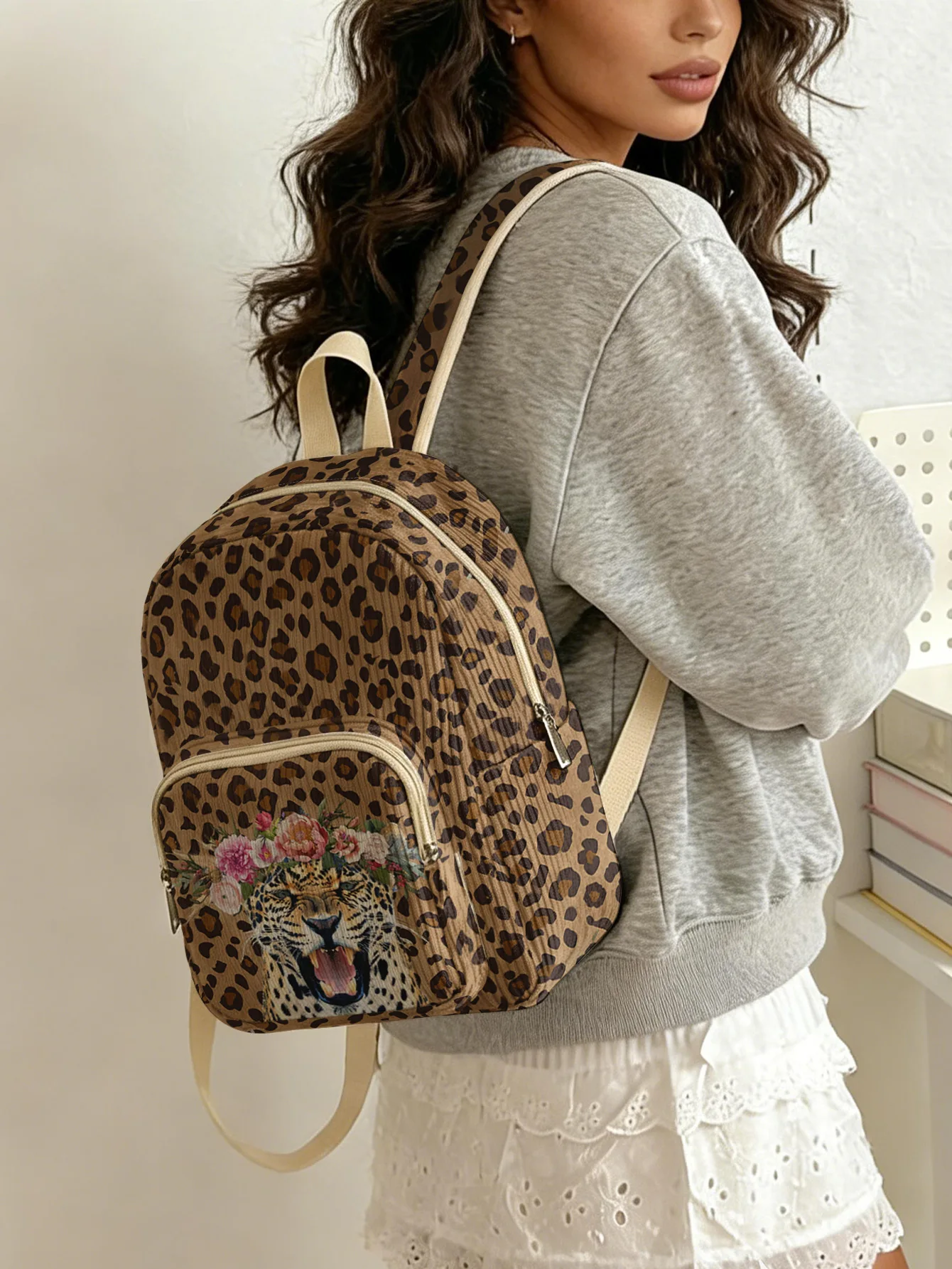 Sac à dos léopard unisexe marron en velours et polyester – Image 2