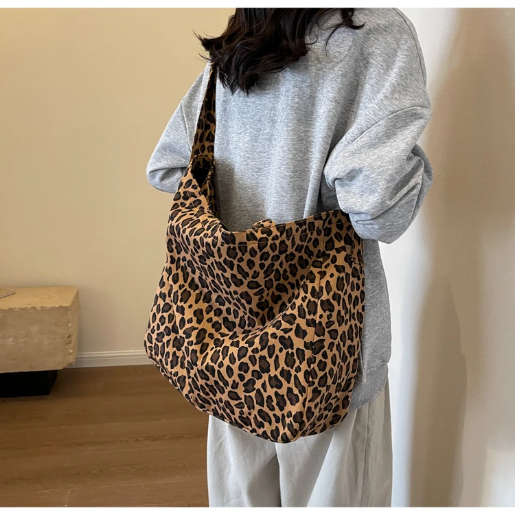 Sac cabas léopard femme marron en toile polyester – avec poche intérieure pour téléphone – Image 3