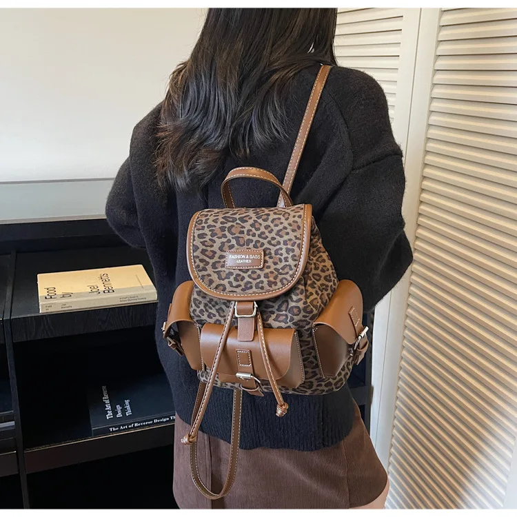 Sac à dos léopard femme marron – fermeture zippée – Image 3
