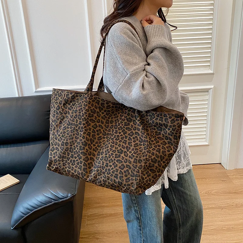 sac léopard marron foncé