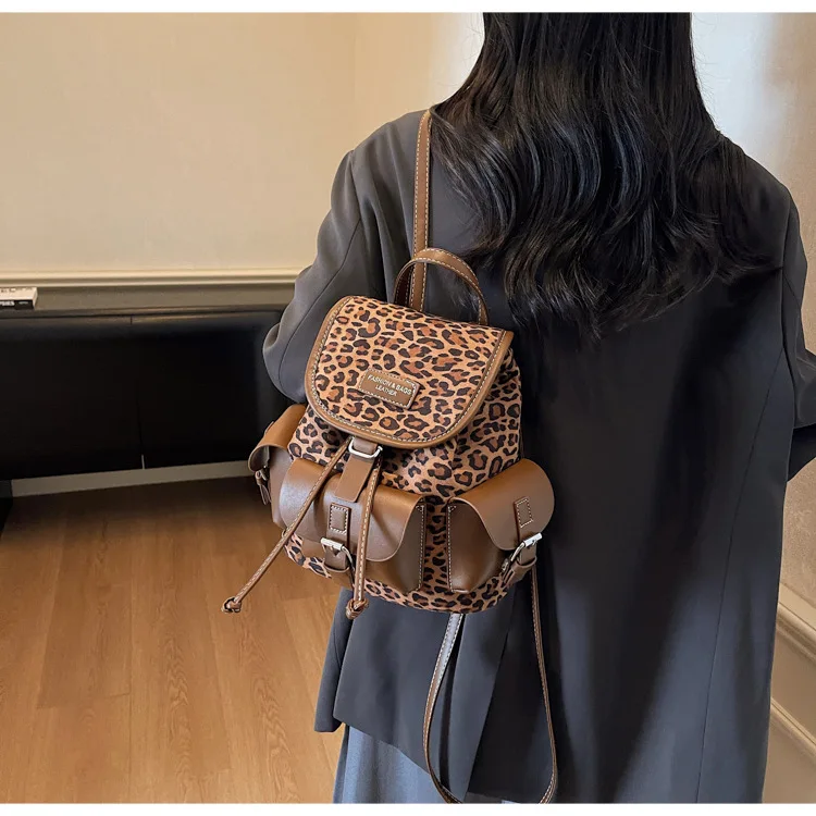 Sac à dos léopard femme marron clair – fermeture zippée – Image 4