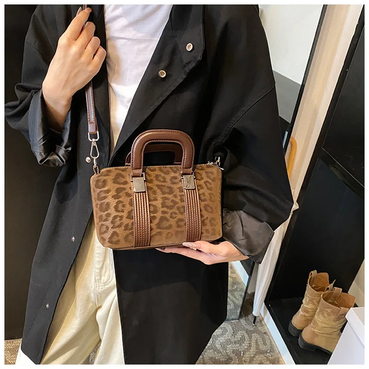 Élégance sauvage en sac