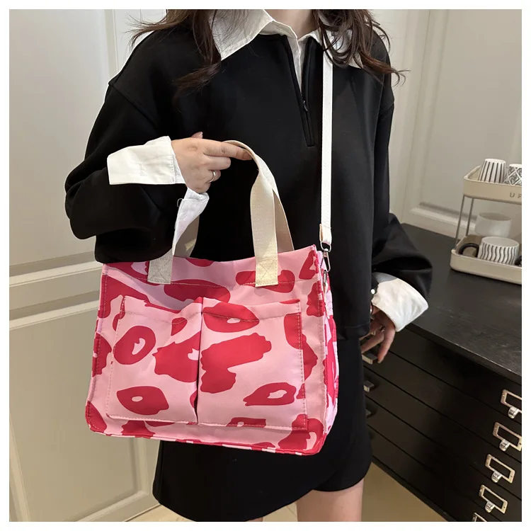 Sac de sport léopard unisexe rose – fermeture zippée – Image 2