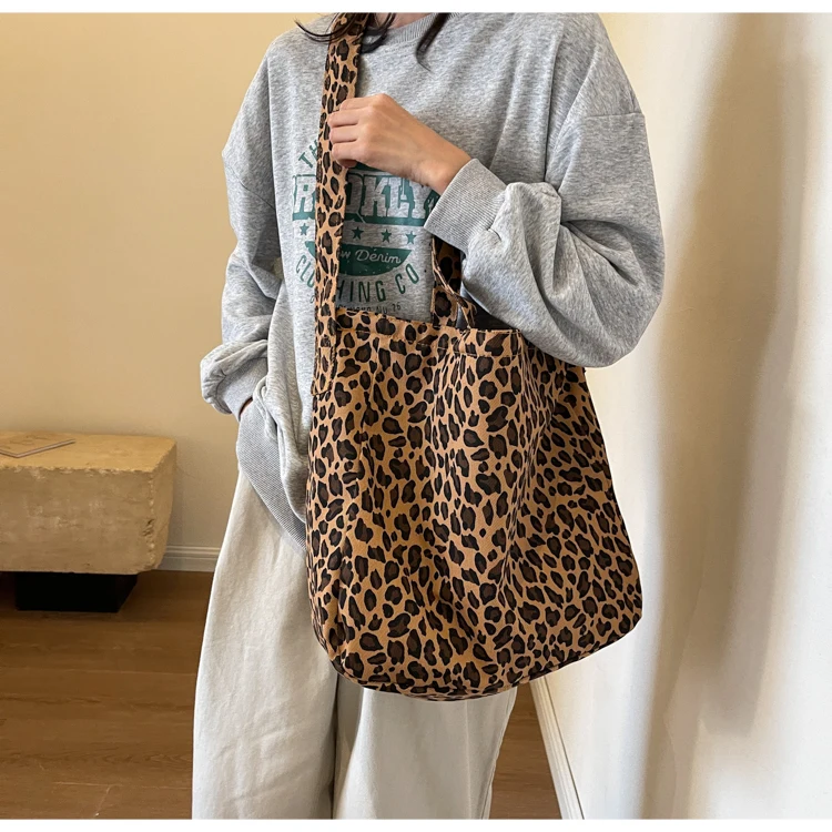 Sac cabas léopard femme marron en toile polyester – avec poche intérieure pour téléphone – Image 2