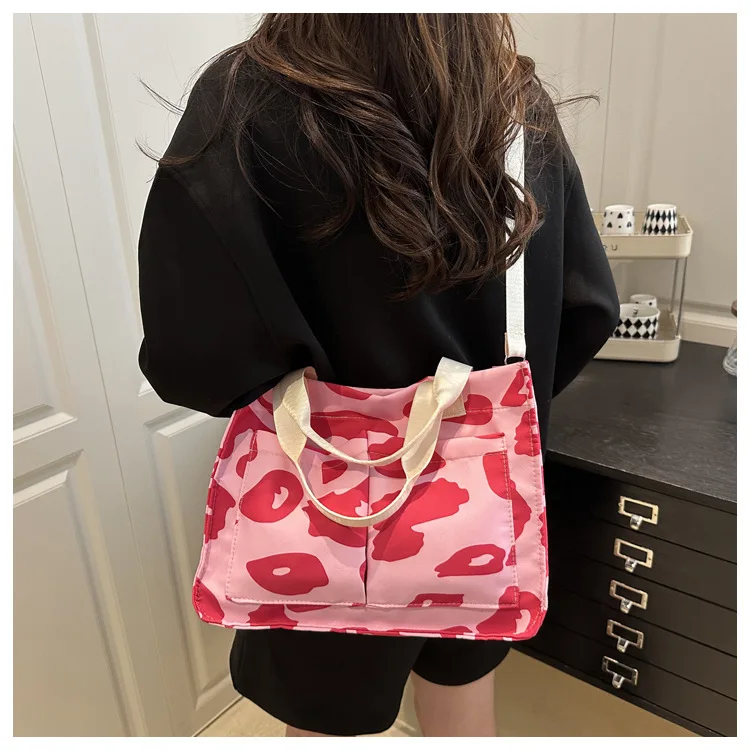 Sac de sport léopard unisexe rose – fermeture zippée – Image 4
