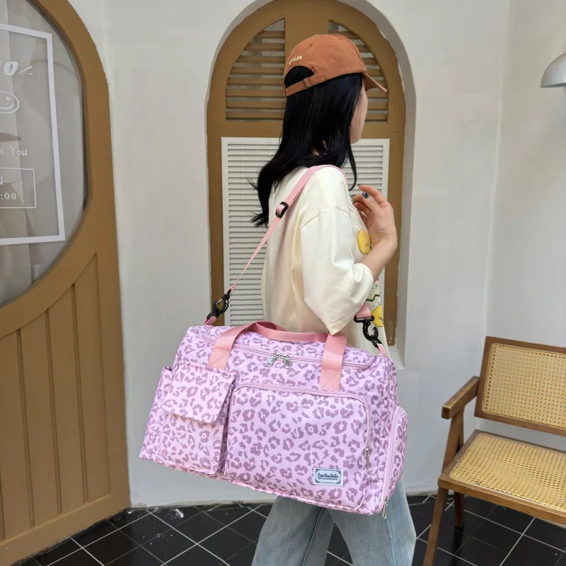 Sac de sport léopard unisexe rose en nylon et polyester – dimensions 11 cm × 18,89 cm × 10,02 cm, avec compartiments – Image 4