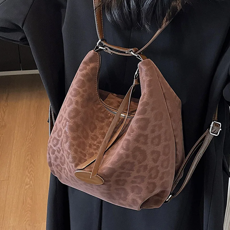 Sac à dos léopard femme marron – avec bretelles ergonomiques, avec poche intérieure zippée – Image 2