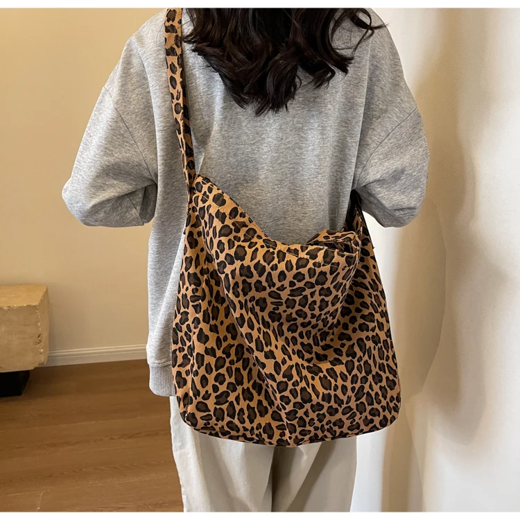 Sac cabas léopard femme marron en toile polyester – avec poche intérieure pour téléphone – Image 4