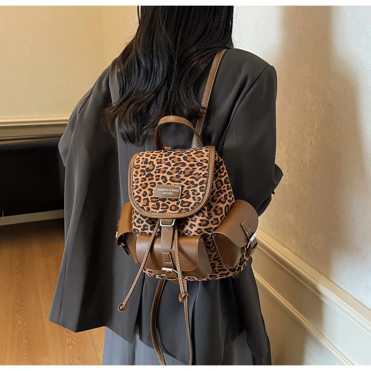 Sac à dos léopard femme marron clair – fermeture zippée – Image 3