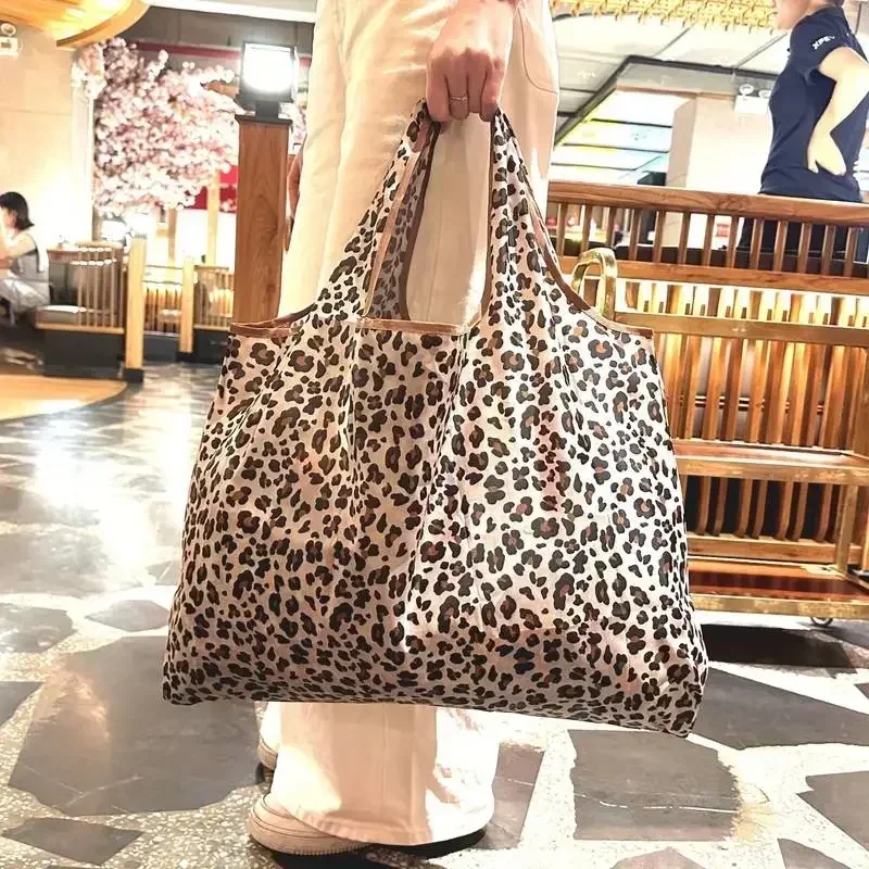 Sac cabas léopard femme marron en nylon et polyester – Image 2