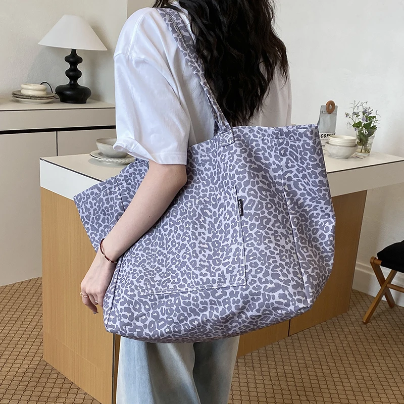 Sac cabas léopard femme violet en toile polyester – avec poche intérieure pour téléphone – Image 3