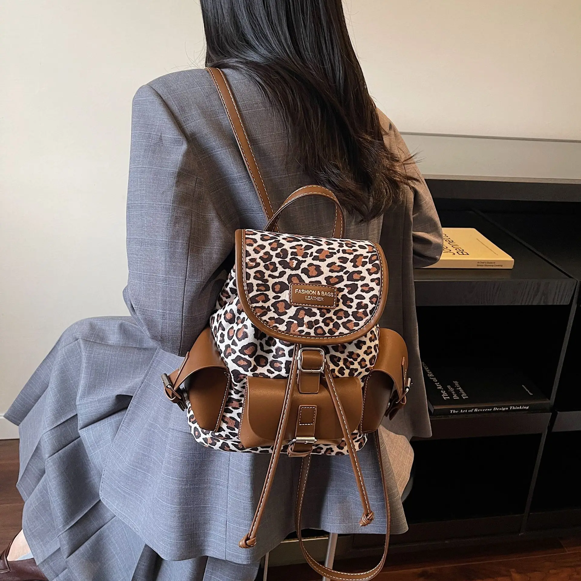 sac à dos léopard moderne